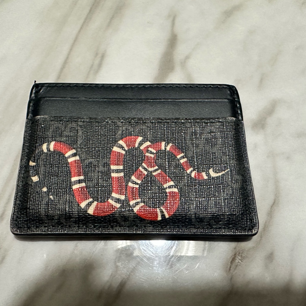 Gucci card case, used but still very functional. Practical and compact.